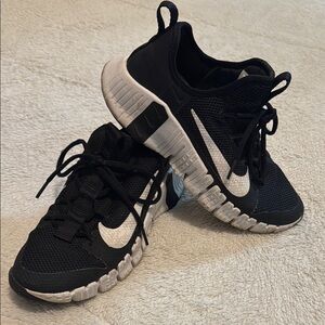 Nike Metcon Women’s Black and White Training Sneakers